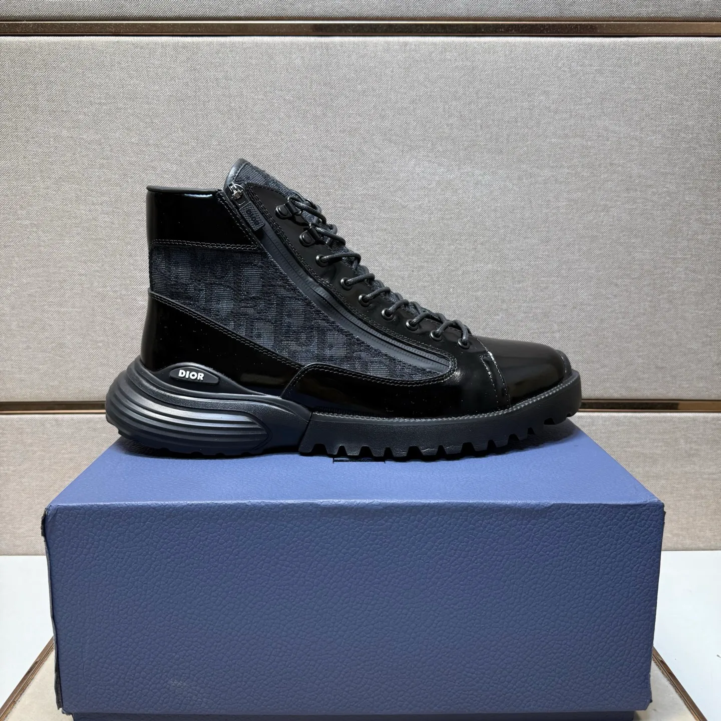 ⬛️Men's shoes 💰p580 [Dior~] Men's casual high-top shoes 2025z cabinet sales simultaneously 🔶Size: 39-44 #️⃣ 🔷2 colors🔜The upper is made of multi-material splicing➕Genuine leather lining, comfortable and breathable, sole: original comfortable and wear-resistant outsole, ⚠️Real shot📱Photographed🎬The real thing is better📢📢📢